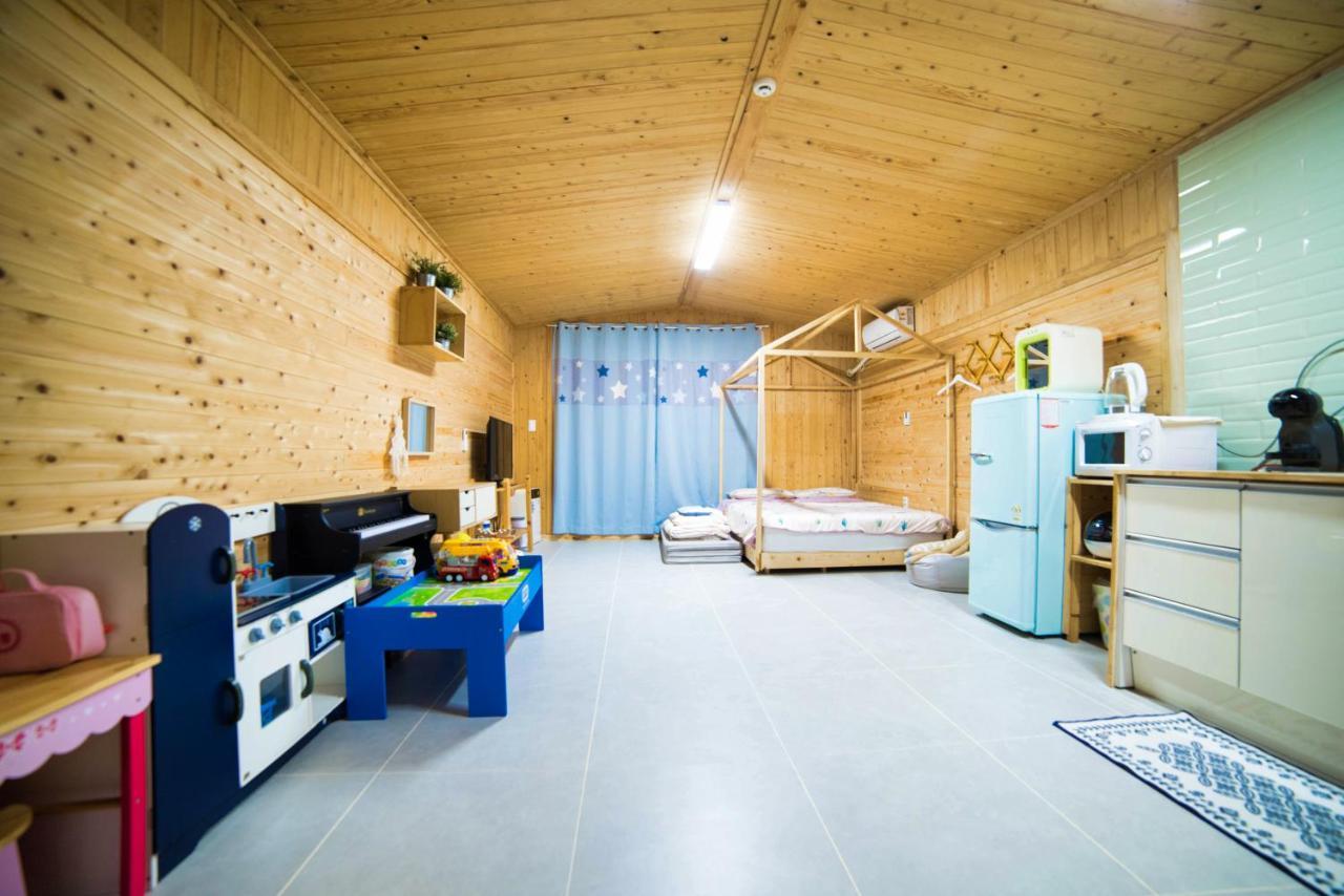 Jeju Sunflower Pension Согвипхо Экстерьер фото