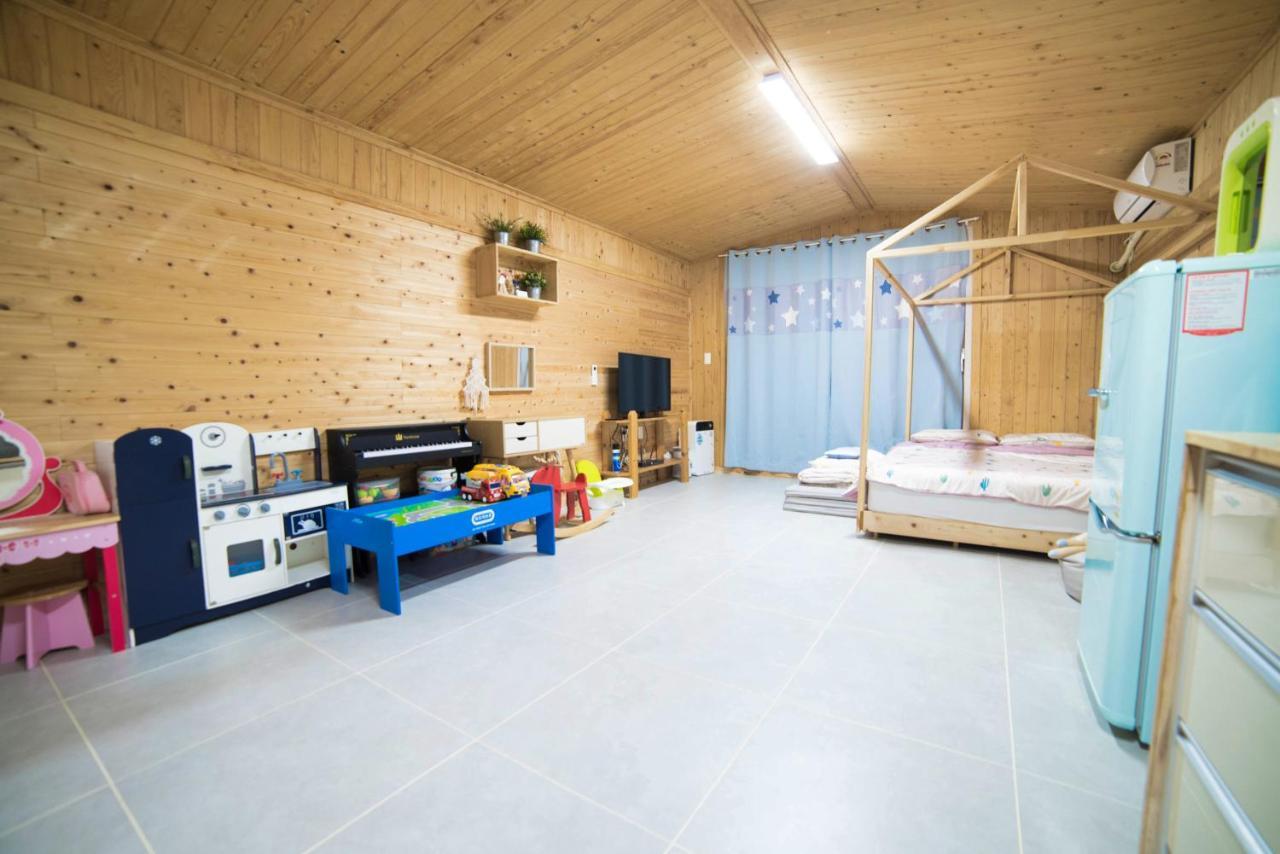 Jeju Sunflower Pension Согвипхо Экстерьер фото