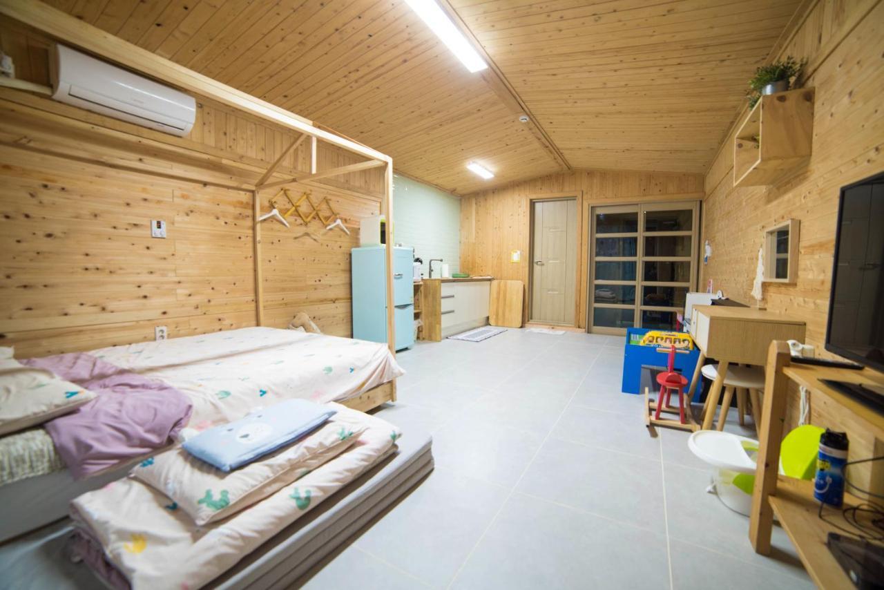 Jeju Sunflower Pension Согвипхо Экстерьер фото