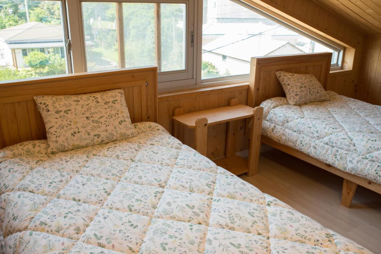 Jeju Sunflower Pension Согвипхо Экстерьер фото