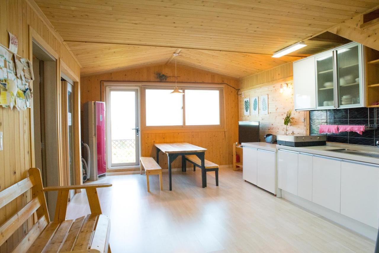 Jeju Sunflower Pension Согвипхо Экстерьер фото