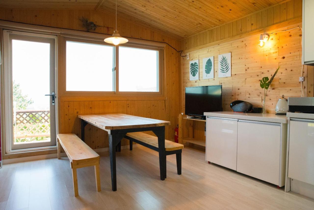 Jeju Sunflower Pension Согвипхо Экстерьер фото